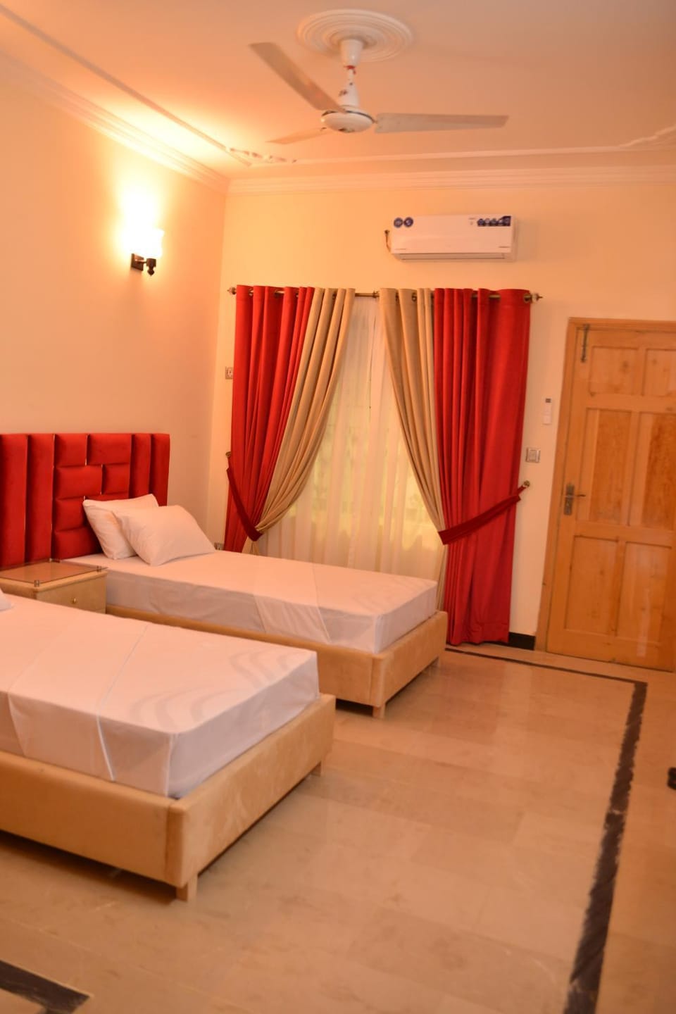 Bed, Photo of the whole room, Bedroom, fireplace, air conditioner