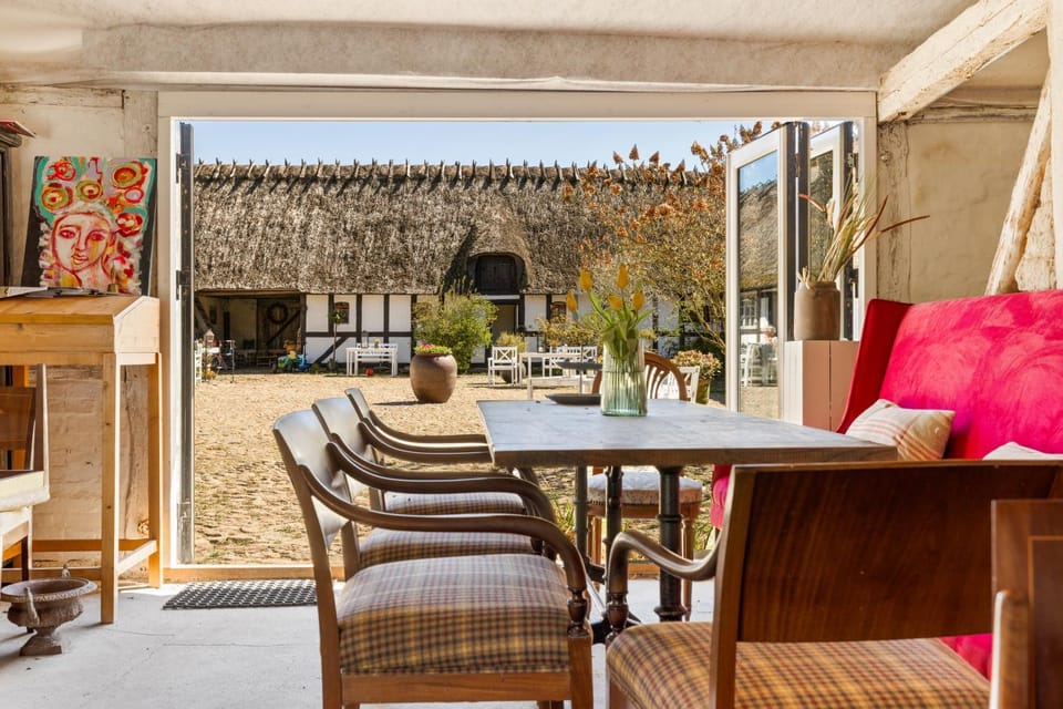 Lounge or bar, Seating area