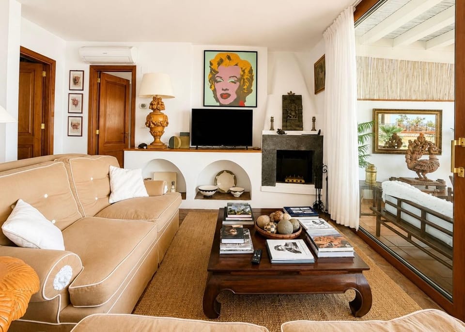 TV and multimedia, Living room, Seating area, fireplace