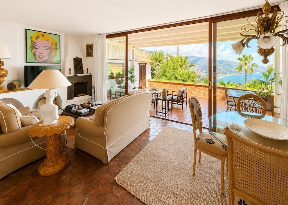 Patio, View (from property/room), Balcony/Terrace, Living room, Dining area, Sea view