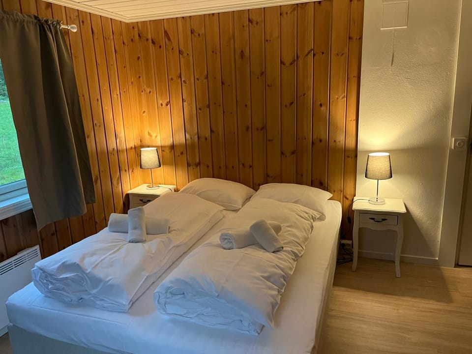 Bedroom, Breakfast, towels