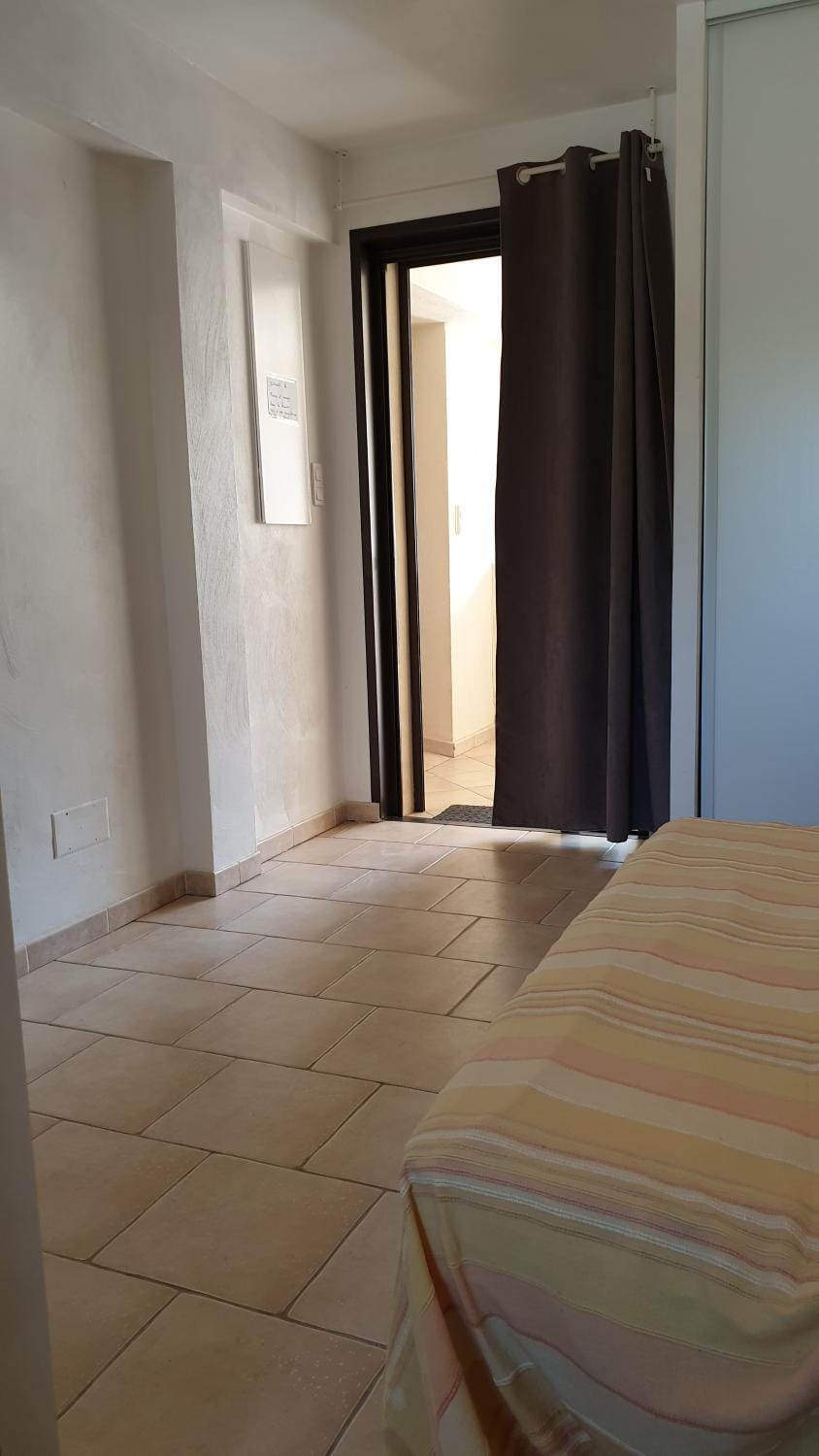 Une chambre dans la résidence proche de plage, commerces et centre ville Apartment in Calvi