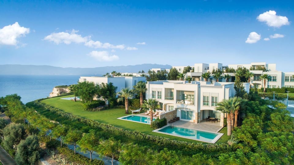 Property building, Garden, View (from property/room), Garden view, Pool view, Sea view, Swimming pool