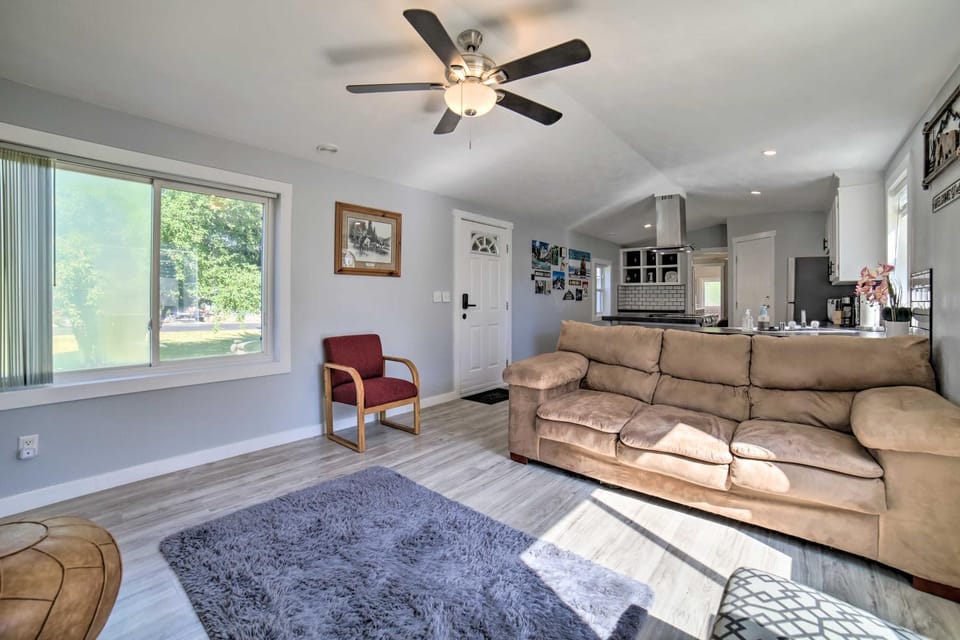 Cozy Ashton Abode w/ Yard - Near Park & Pool! House in Ashton