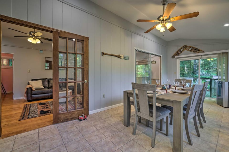 22 Mi to Ski Big Bear! Lake Wallenpaupack Getaway House in Lake Wallenpaupack