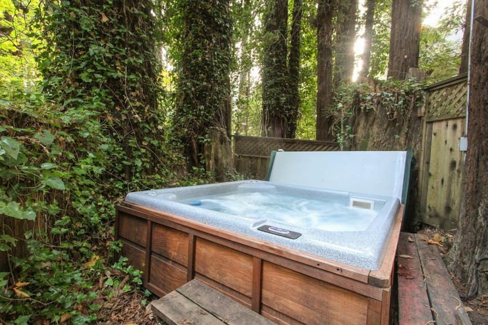 Clearheart Grove House in Russian River