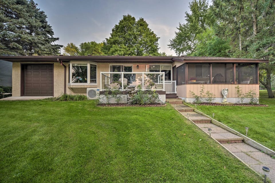 Hugo Home, Direct Lake Access & Private Dock! House in Minnesota