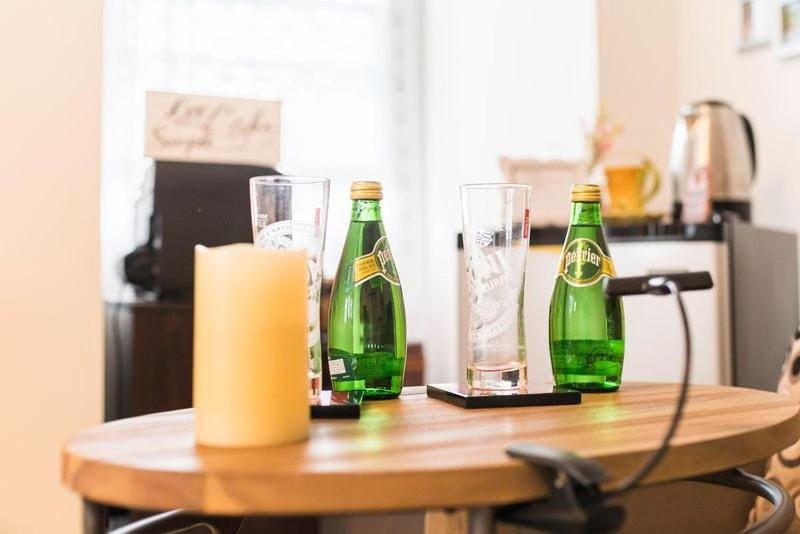Food and drinks, Dining area, Drinks