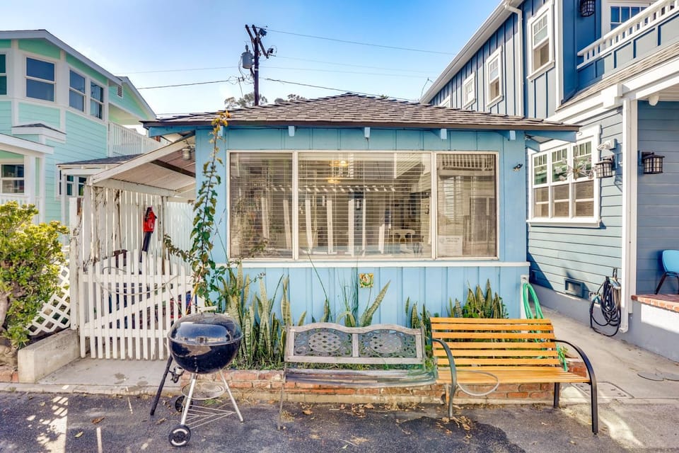 Quaint Avalon Cottage < Half-Mi to Beaches! House in Avalon