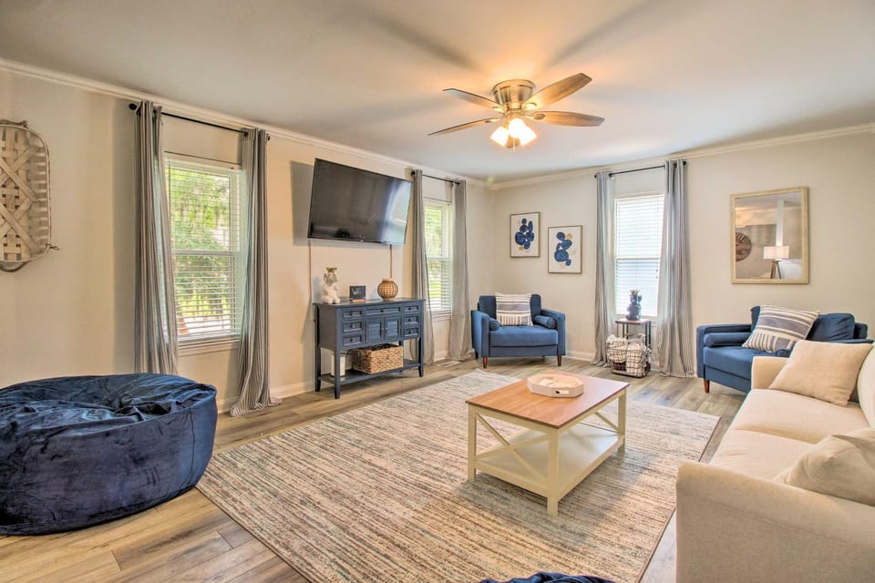 Savannah Family Home w/ Private Pool & Yard! House in Wilmington Island
