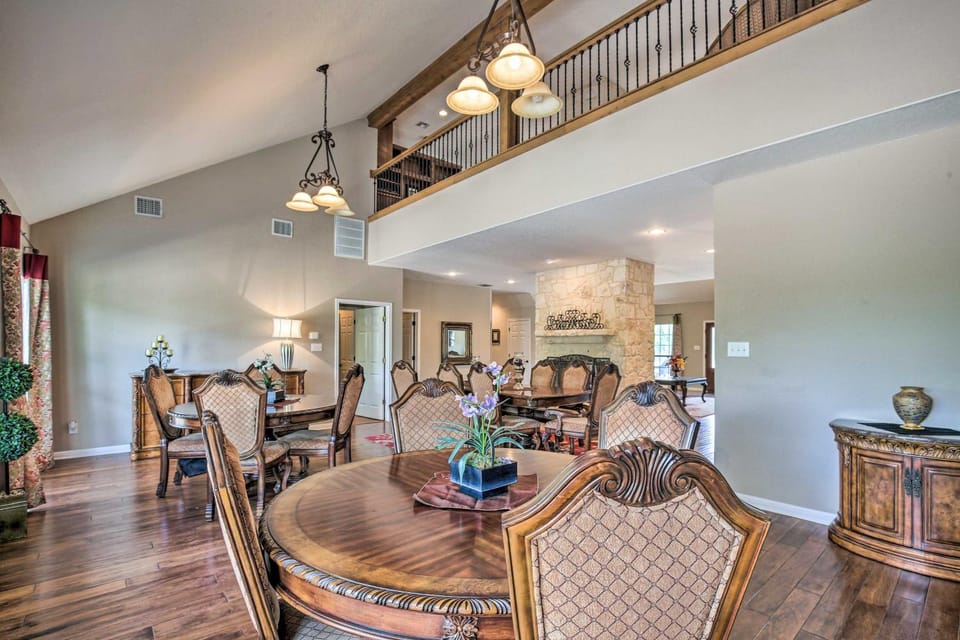 Luxury San Antonio Retreat 110-Acre Private Ranch House in Rio Grande