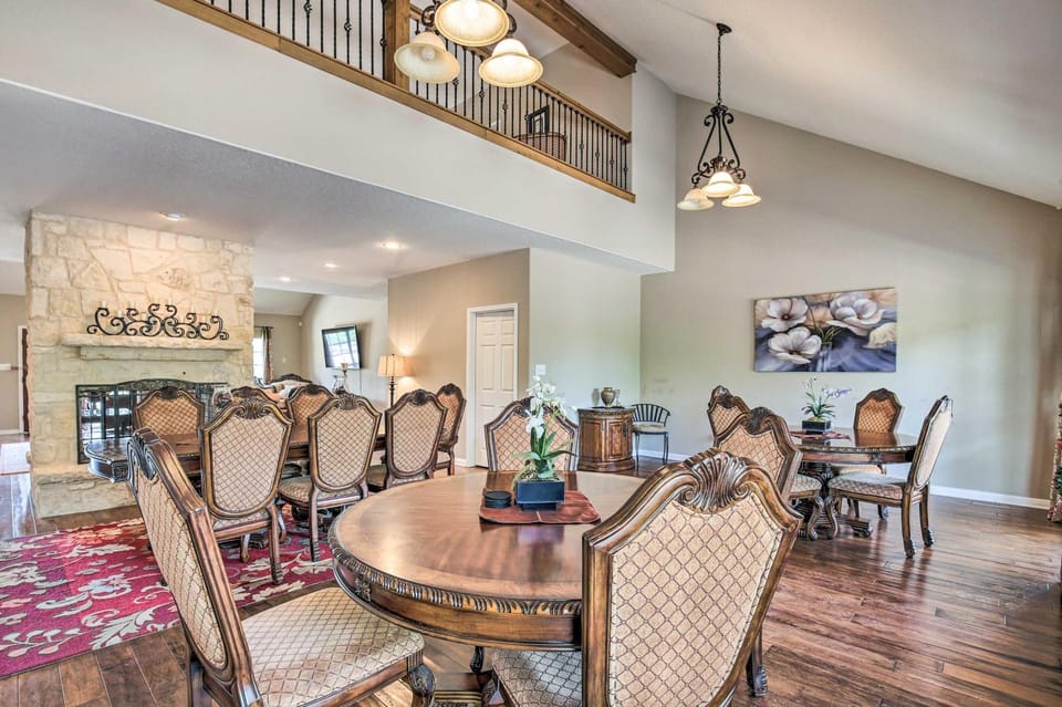 Luxury San Antonio Retreat 110-Acre Private Ranch House in Rio Grande