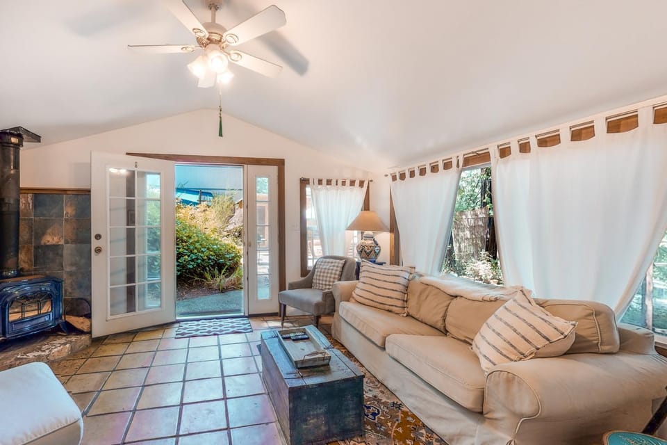 Vineyard Cottage House in Guerneville