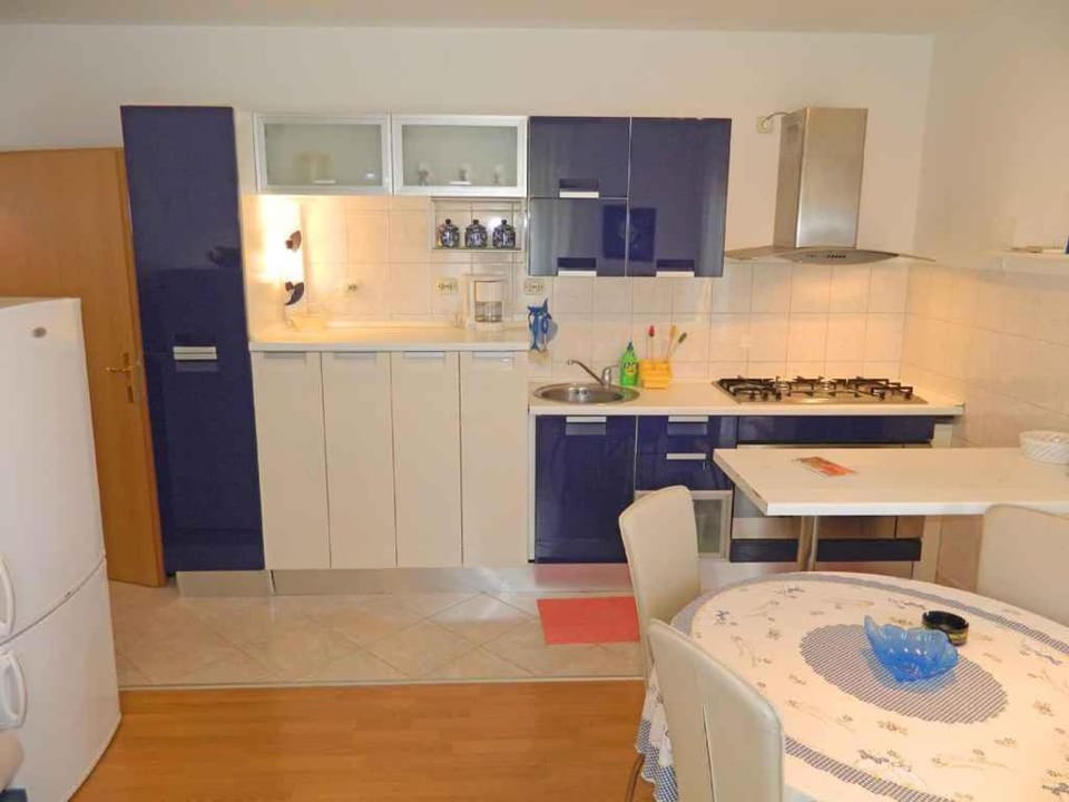 Summer, Kitchen or kitchenette