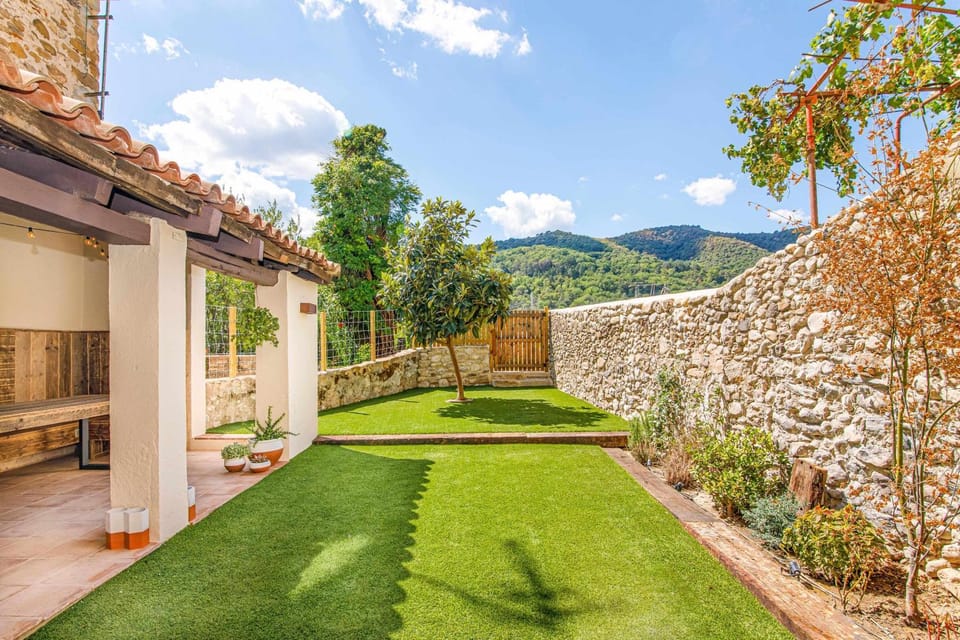 El Molino de Besalú (Casa con jardín) House in Garrotxa