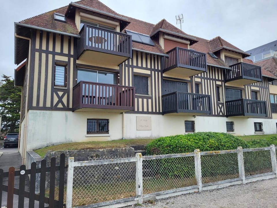 Studio Cabine 4 Pers, Front de Mer, Balcon Sud, Parking Privé, Vélos Inclus, Aucun Animal Autorisé - FR-1-465-84 Cabin in Normandy