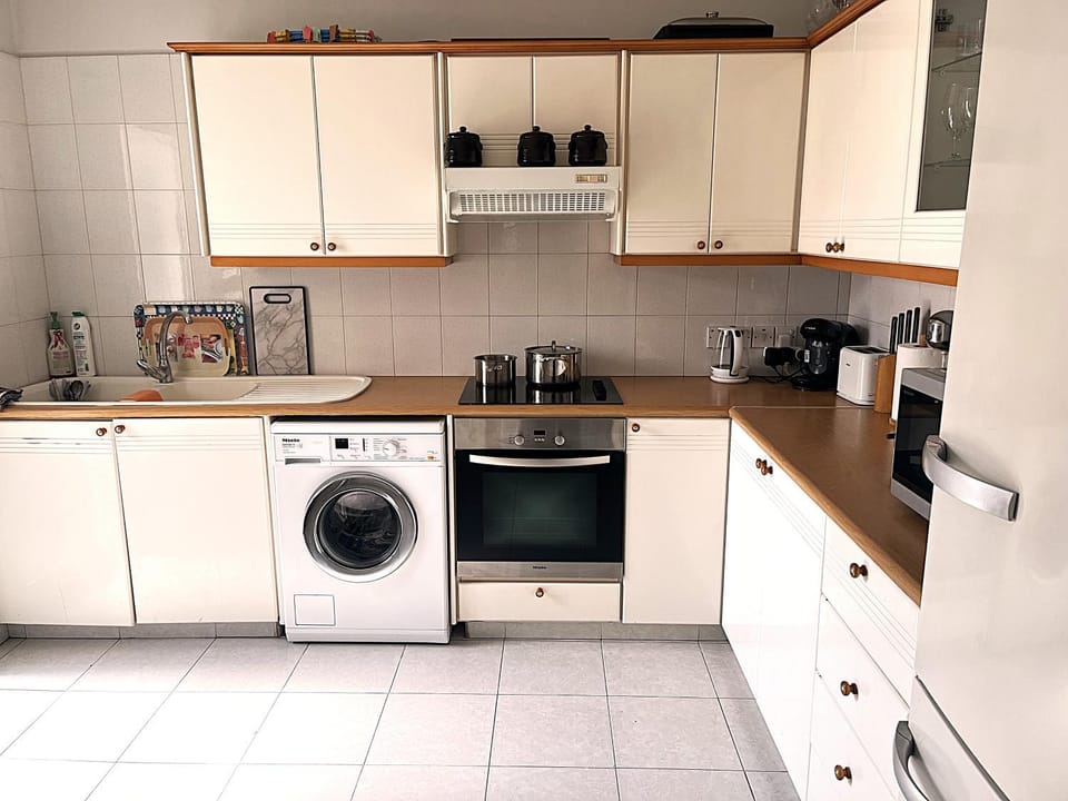 Kitchen or kitchenette, kitchen, kitchen