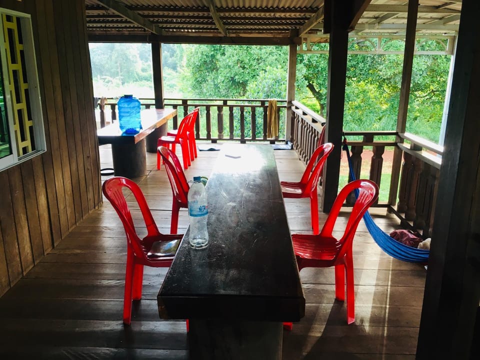 Restaurant/places to eat, Restaurant/places to eat, Day, Lounge or bar, Seating area, Dining area, On site, Area and facilities