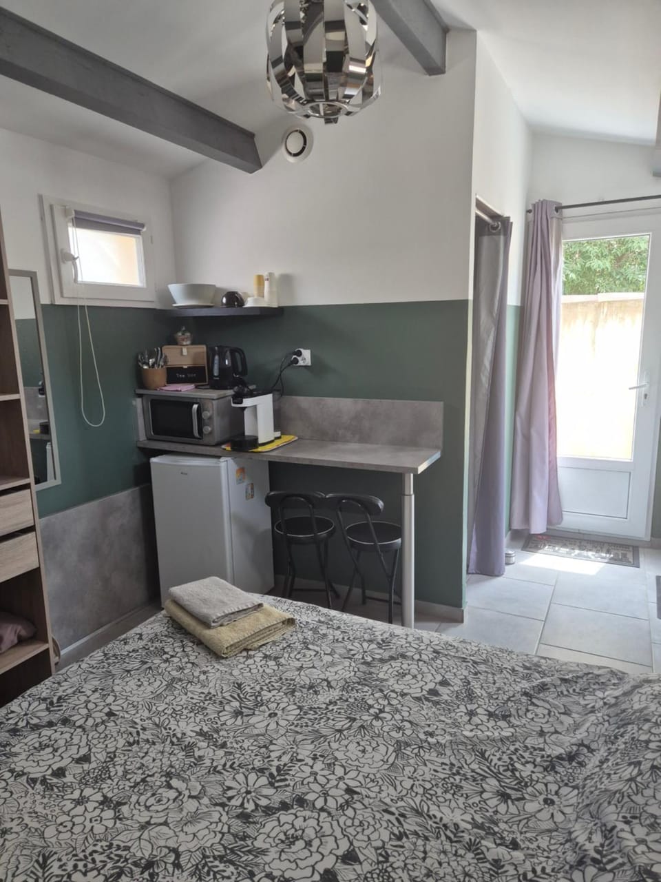 Chambre cosy avec terrasse Capsule hotel in Arles
