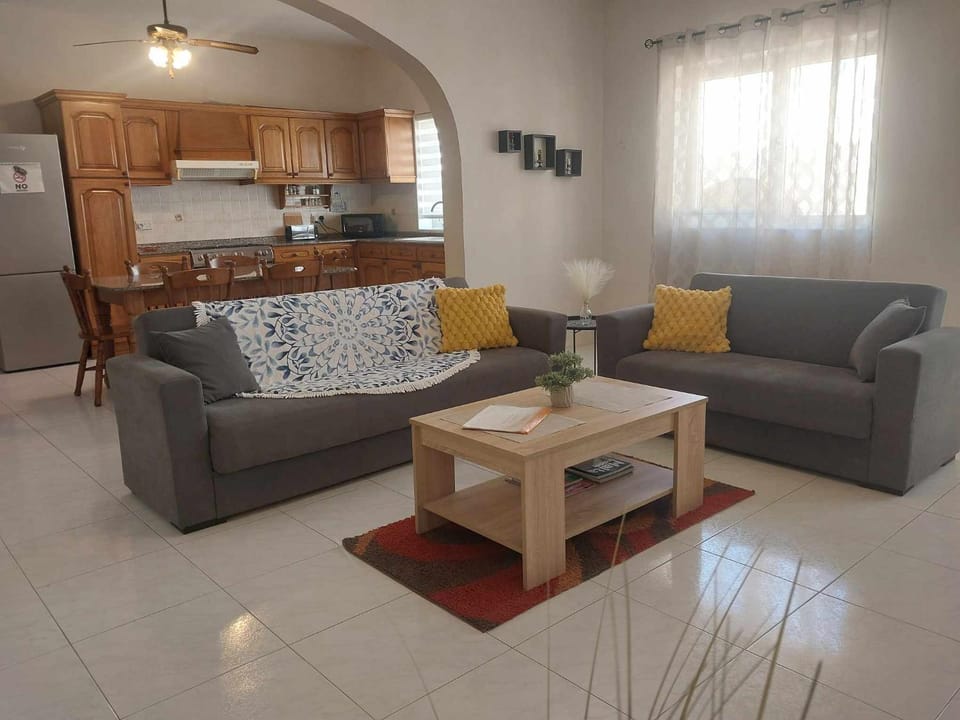 Kitchen or kitchenette, Living room, Seating area