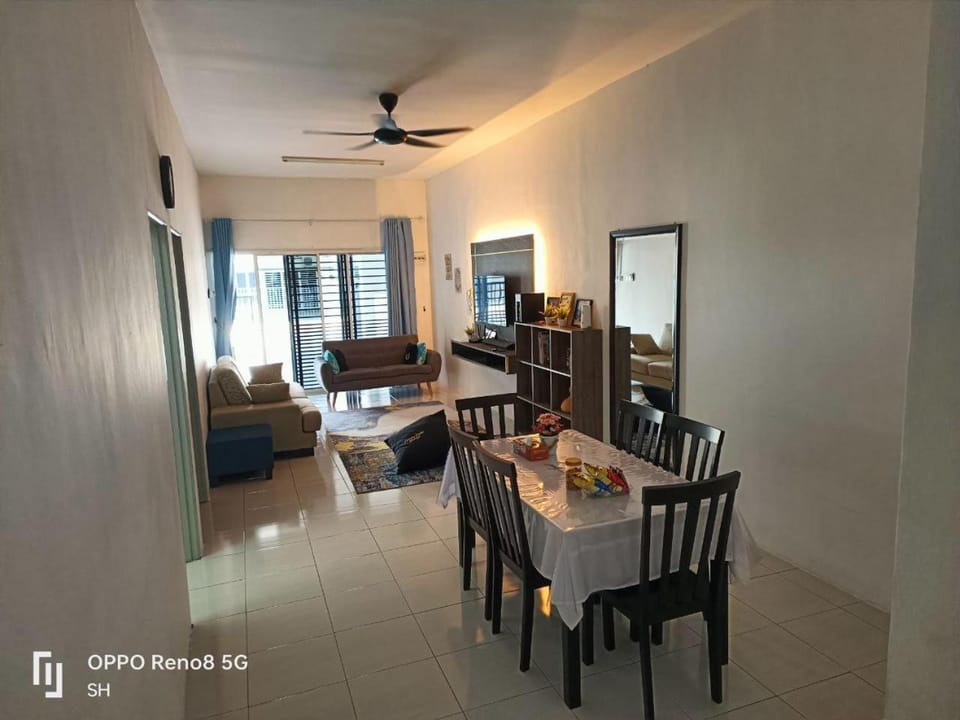 Seating area, Dining area, fireplace, furniture, hair dresser