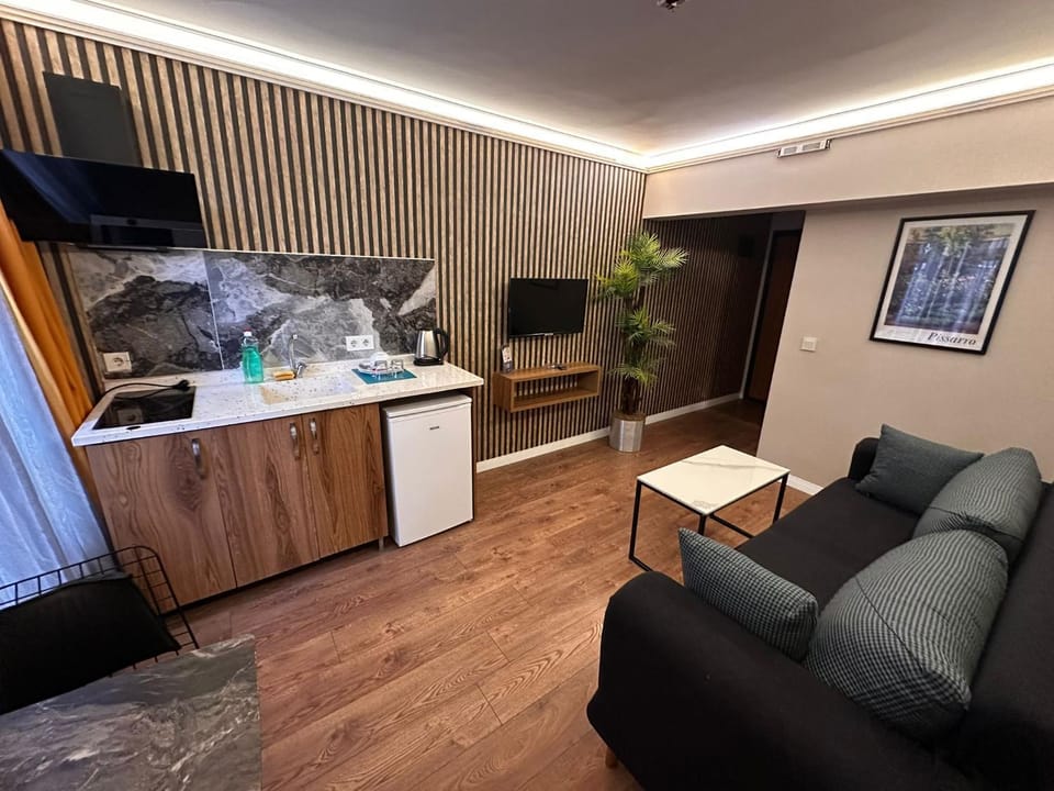 Kitchen or kitchenette, Seating area