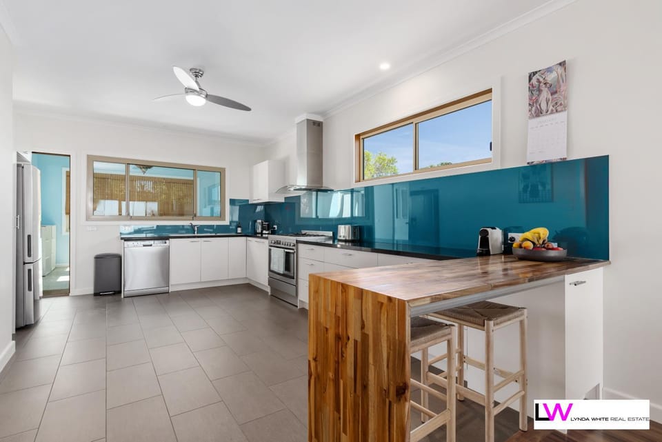 Coffee/tea facilities, dishwasher, minibar, pet friendly, stove, toaster, kitchen