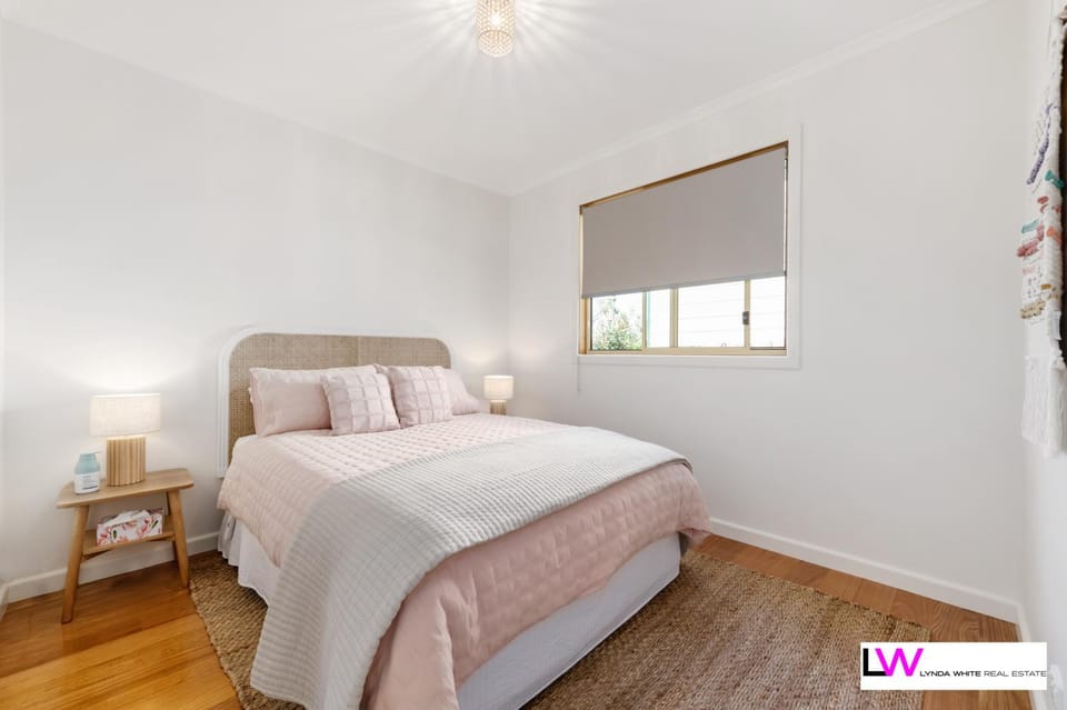 Bed, Bedroom, towels, wardrobe