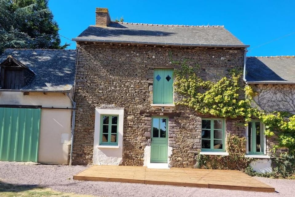 Longère indépendante avec terrain de tennis privé House in Brittany