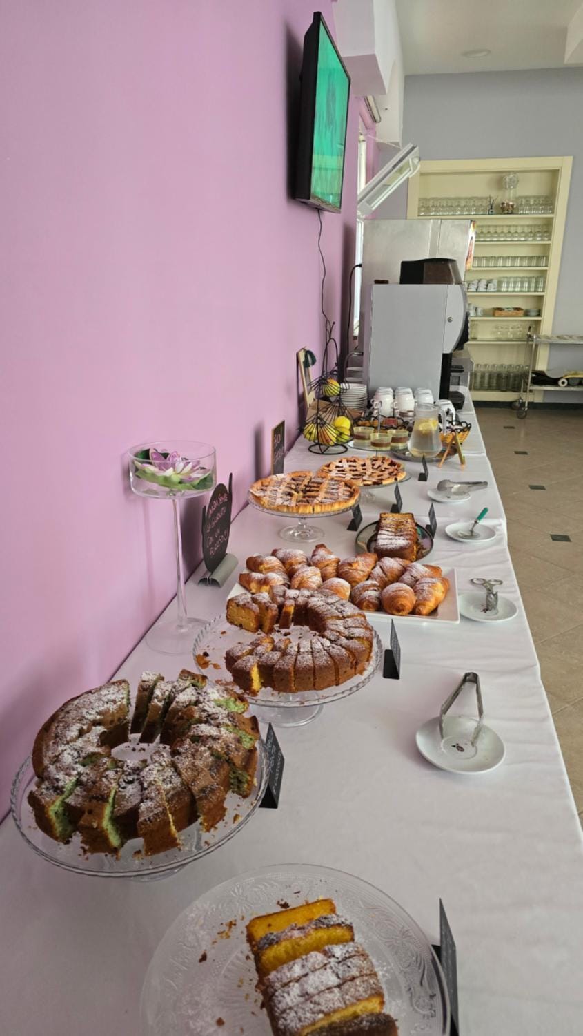 Restaurant/places to eat, Breakfast, Continental breakfast, Buffet breakfast, Italian breakfast