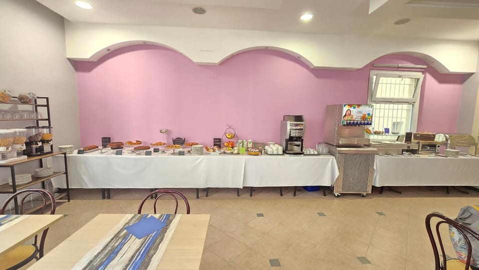 Restaurant/places to eat, Breakfast, Continental breakfast, Buffet breakfast, Italian breakfast