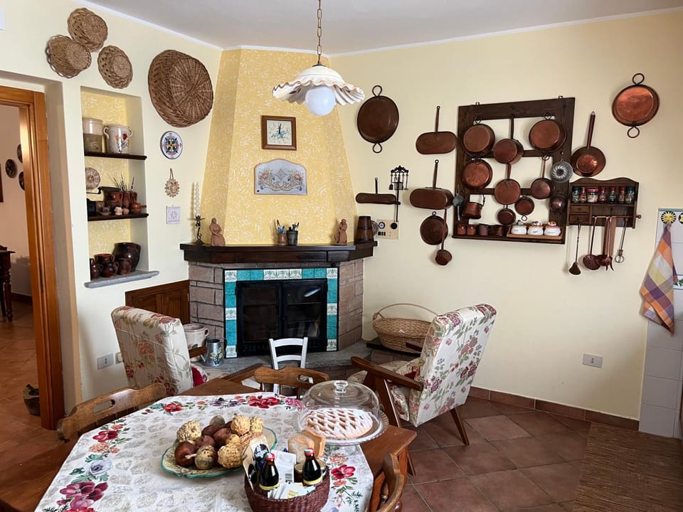 Kitchen or kitchenette, Breakfast, Italian breakfast, flat iron, kitchen