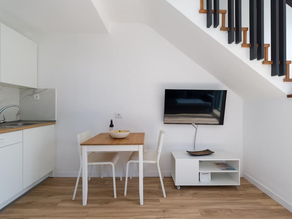 TV and multimedia, Dining area