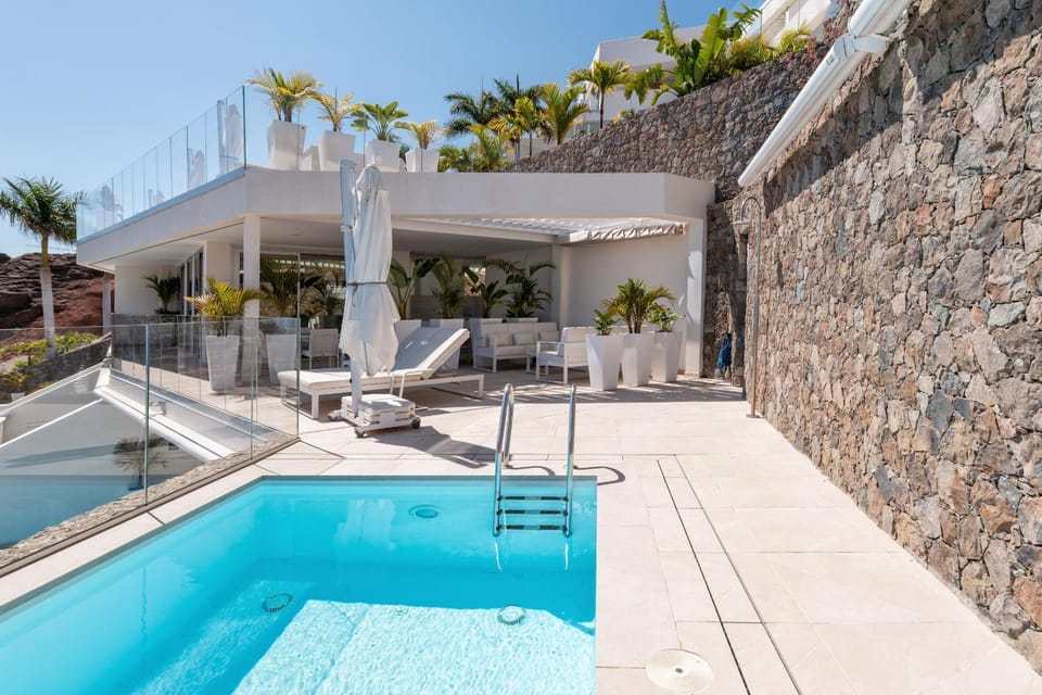 Day, Balcony/Terrace, Pool view, Swimming pool, sunbed