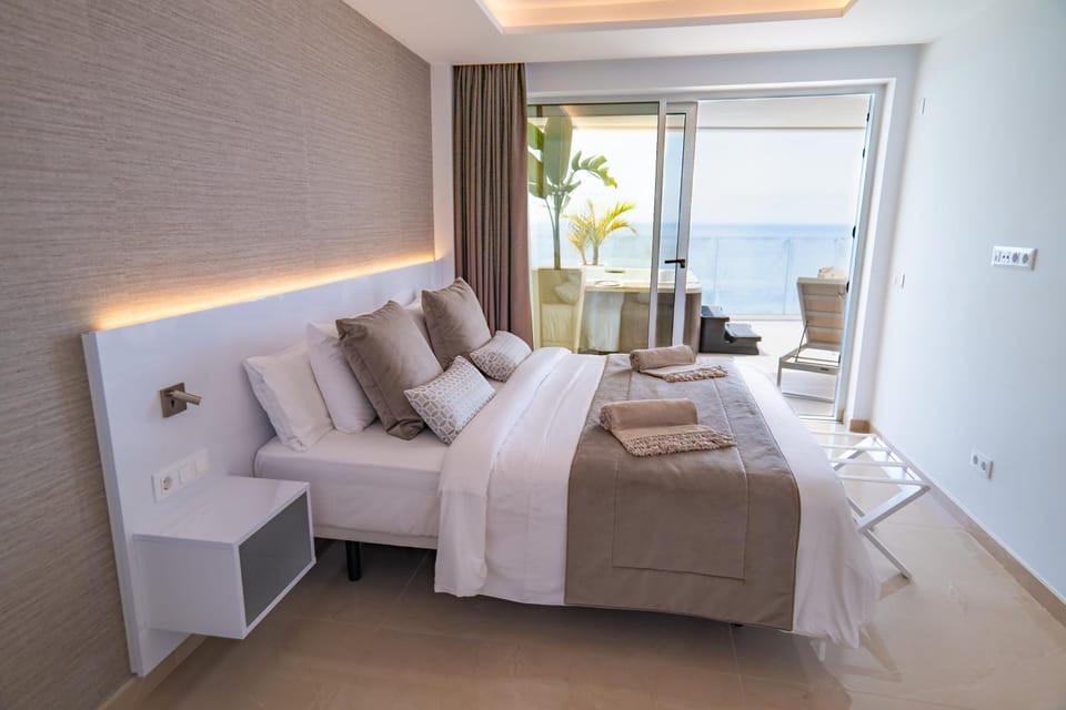 Bed, Bedroom, Sea view