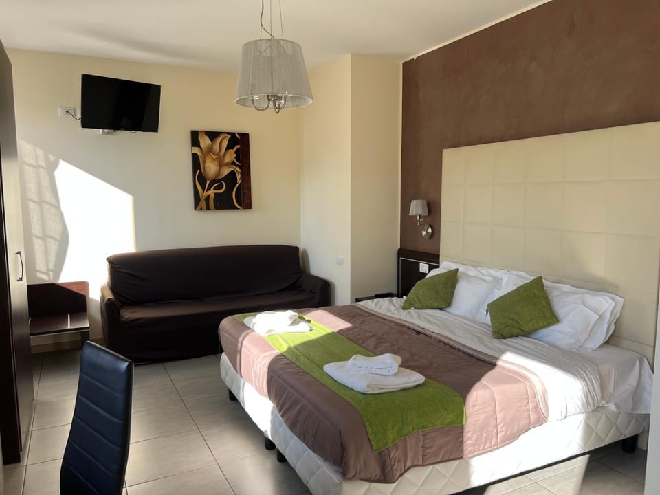 Bed, Seating area, Bedroom