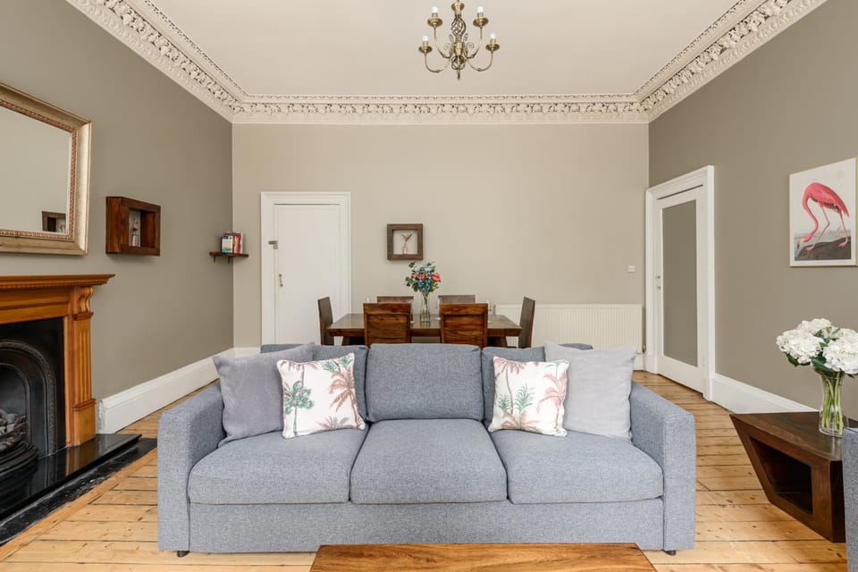 Living room, Photo of the whole room