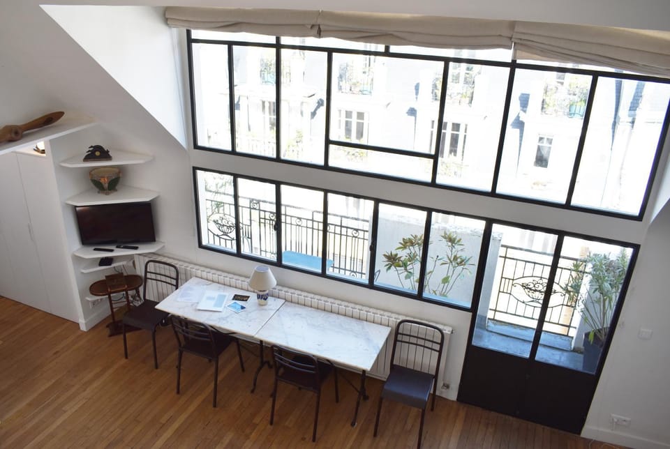 Property building, Balcony/Terrace, Living room