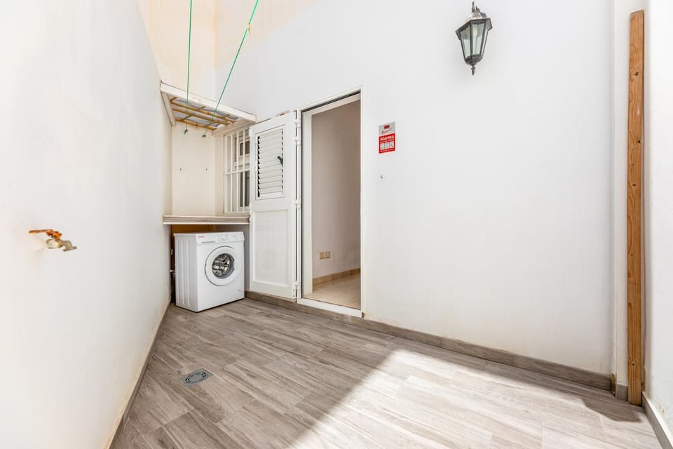 Balcony/Terrace, washing machine