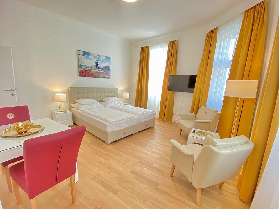 Bed, TV and multimedia, Photo of the whole room, Seating area