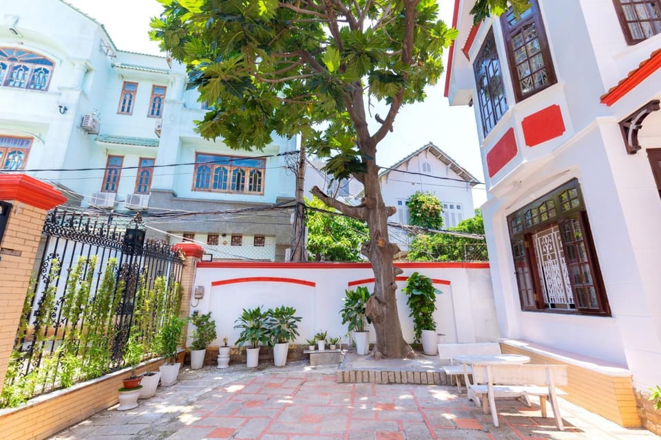 Patio, Facade/entrance