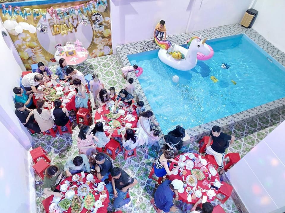 People, Karaoke, Nightclub / DJ, Banquet/Function facilities, Evening entertainment, children