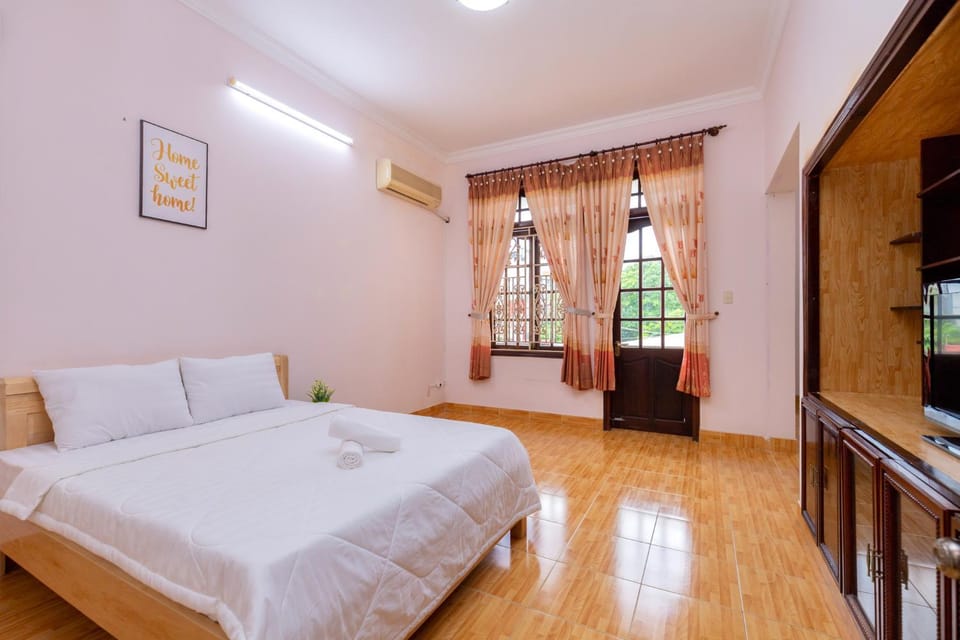 Bed, Karaoke, Photo of the whole room, Bedroom