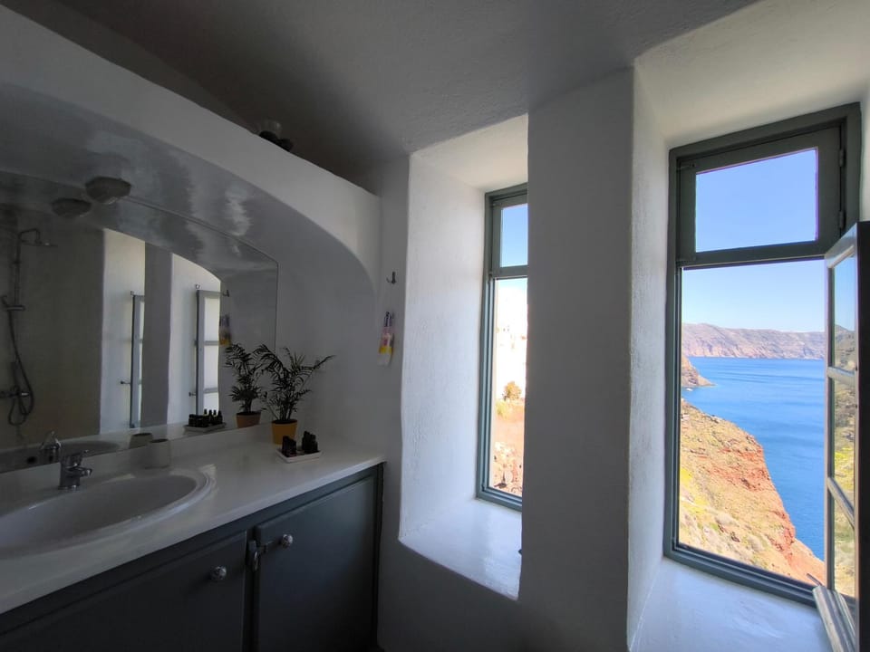 Natural landscape, Bathroom, Sea view