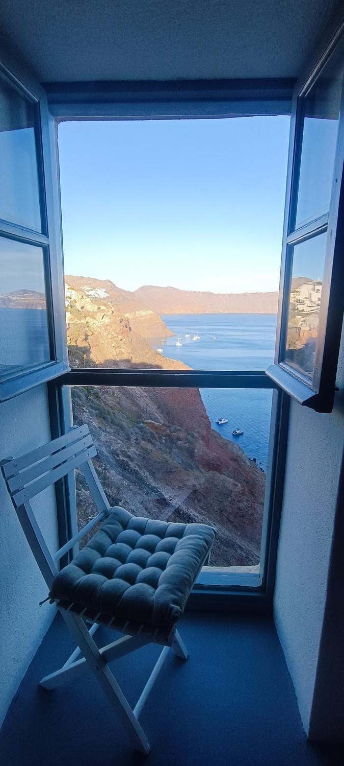 Day, Natural landscape, View (from property/room), Balcony/Terrace, Living room, Seating area, Lake view, Mountain view, Sea view