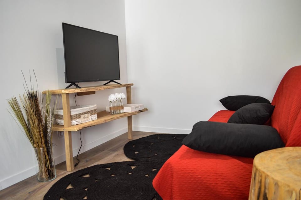 Grande Chambre d'hôte Les Chats-Pîtres Bed and Breakfast in Nouvelle-Aquitaine