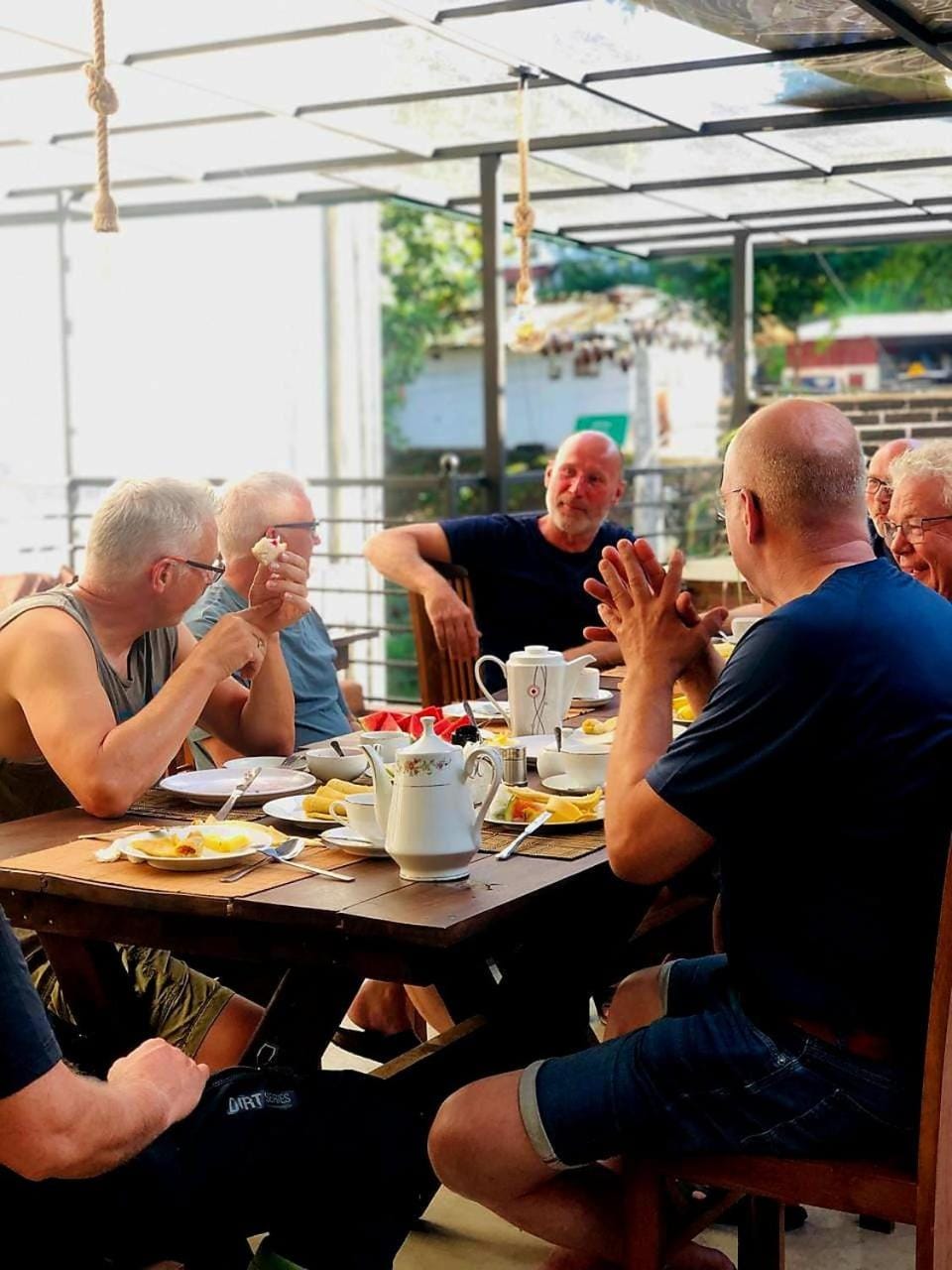 Restaurant/places to eat, Food, group of guests