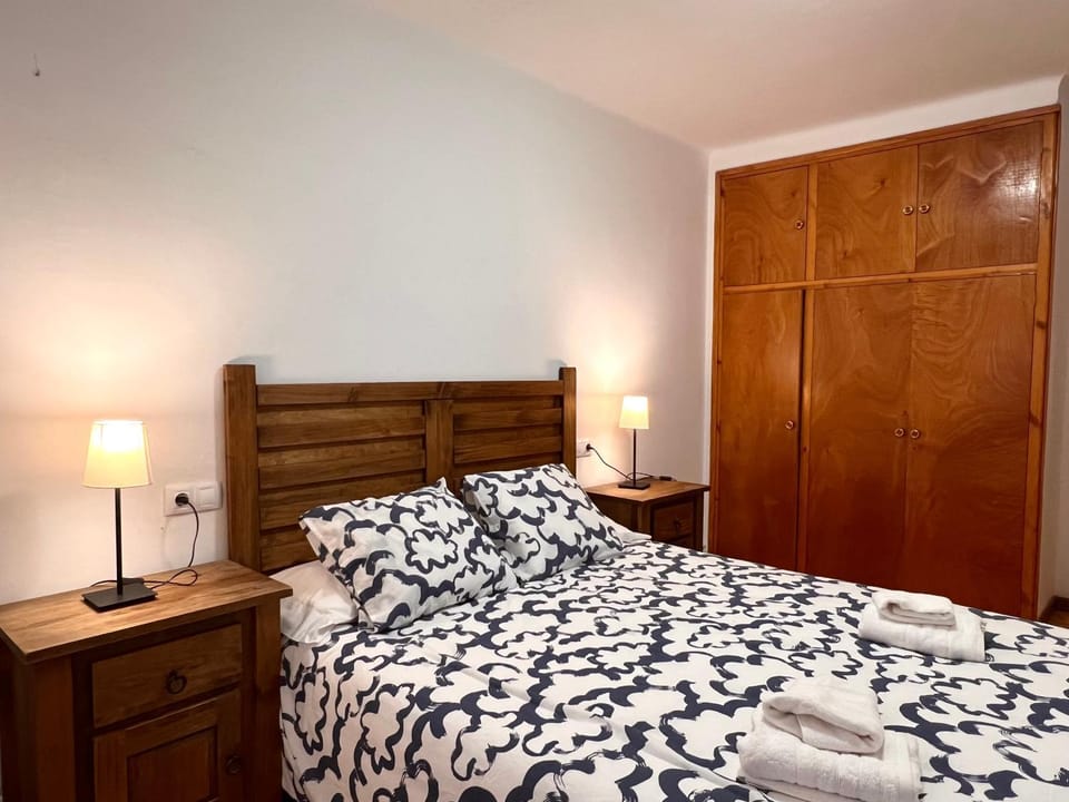 Bed, Photo of the whole room, Bedroom, wardrobe