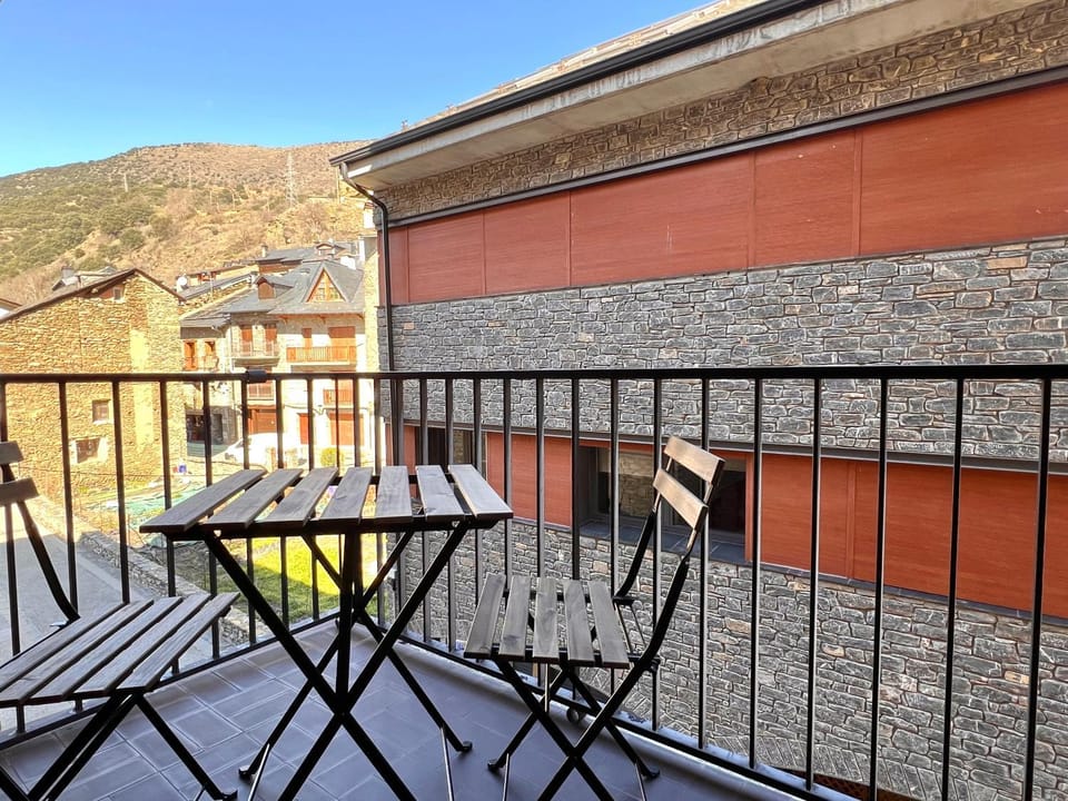 Property building, Day, Natural landscape, View (from property/room), Balcony/Terrace, Dining area, Mountain view