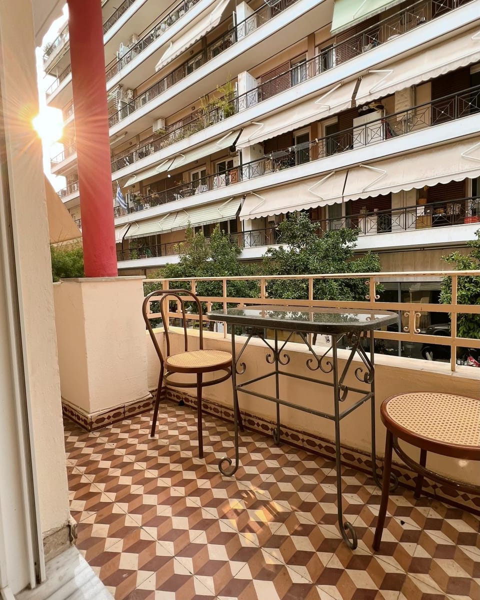 Property building, Balcony/Terrace, Seating area, City view